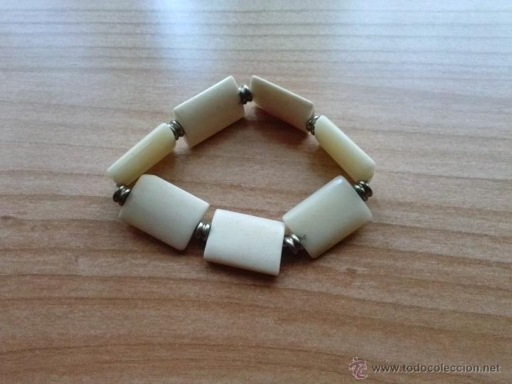 Segunda mano: Pulsera en hueso con gomas. Adaptable. A&ntilde;o 1995 - Foto 1