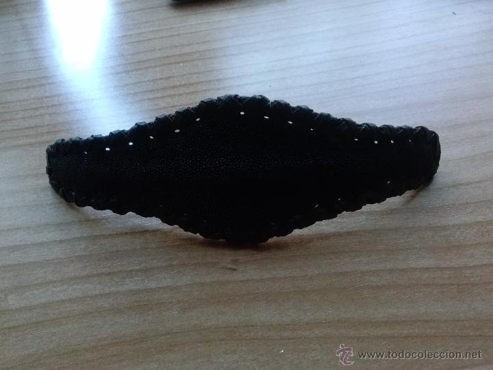 Segunda mano: Pulsera en cuero negro. Adaptable. A&ntilde;o 1994 - Foto 1