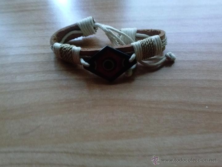 Segunda mano: Pulsera en cuero con hueso. Adaptable. A&ntilde;o 1995 - Foto 1