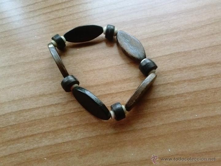 Segunda mano: Pulsera en hueso con gomas. Adaptable. A&ntilde;o 1994 - Foto 1