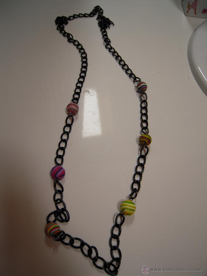 Segunda mano: Collar con bolas de colores - Foto 1