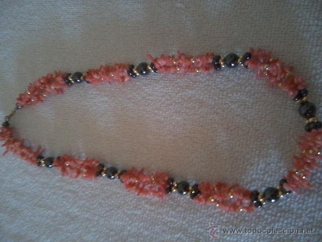 Segunda mano: COLLAR DE TROCITOS DE CORAL Y HEMATITA - Foto 2