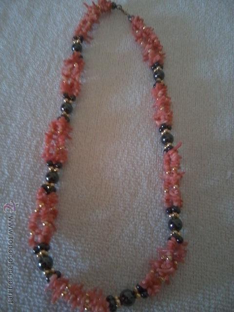 Segunda mano: COLLAR DE TROCITOS DE CORAL Y HEMATITA - Foto 1