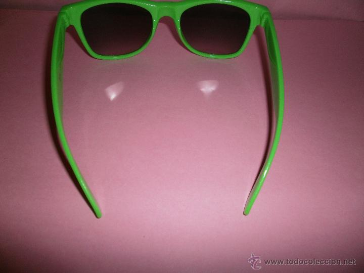 Segunda mano: GAFAS DE SOL MONTURA VERDE - Foto 2