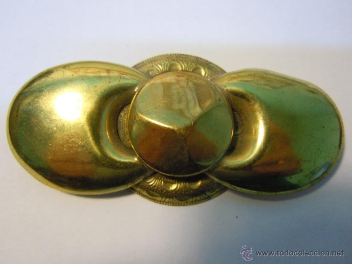 Segunda mano: BROCHE DE LATON A&Ntilde;OS 60 - Foto 1