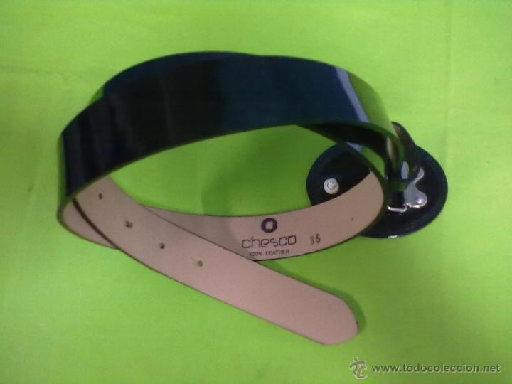 Segunda mano: CINTO CUERO NEGRO ACHAROLADO - Foto 2