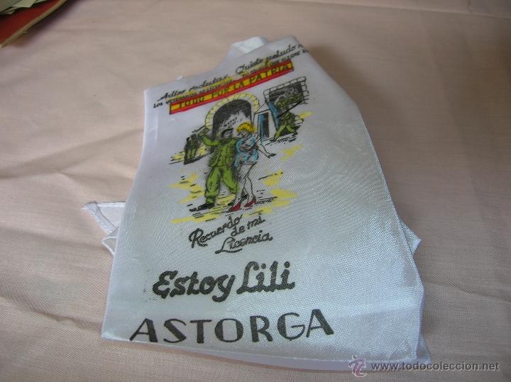 Segunda mano: Pa&ntilde;uelo Recuerdo de mi Licencia.Astorga - Foto 1