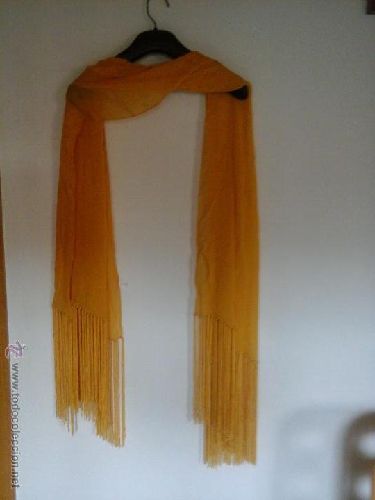 Segunda mano: Pa&ntilde;uelo charpe amarillo - Foto 1