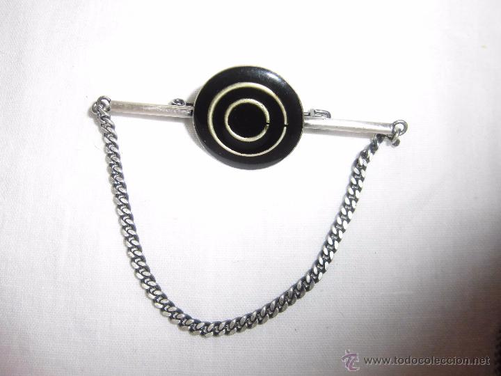 Segunda mano: BROCHE DE METAL CON CADENA - Foto 2