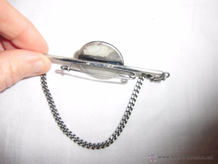 Segunda mano: BROCHE DE METAL CON CADENA - Foto 4