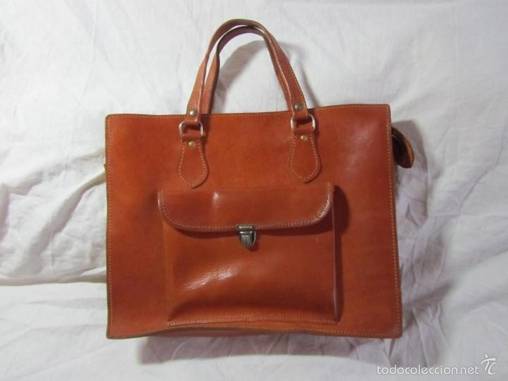 Segunda mano: Cartera de cuero con asas - Foto 1