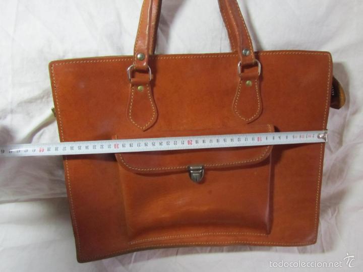Segunda mano: Cartera de cuero con asas - Foto 2
