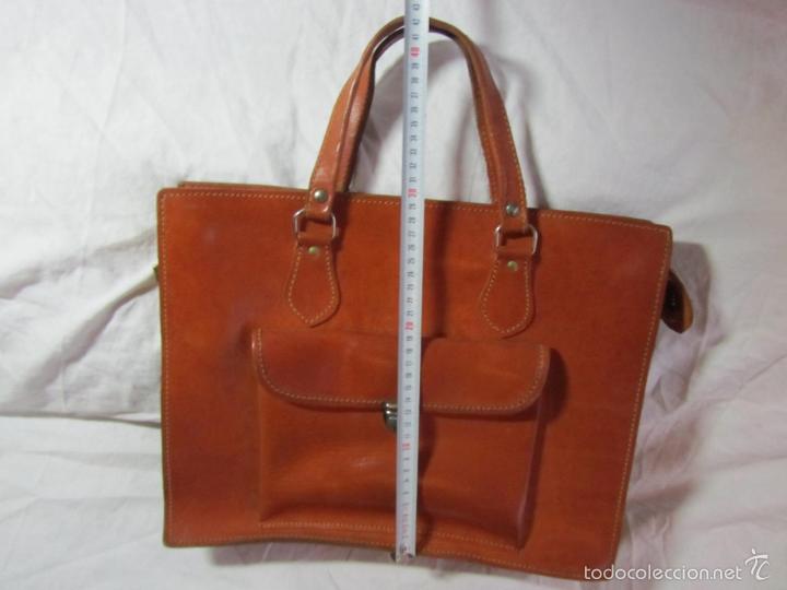 Segunda mano: Cartera de cuero con asas - Foto 3