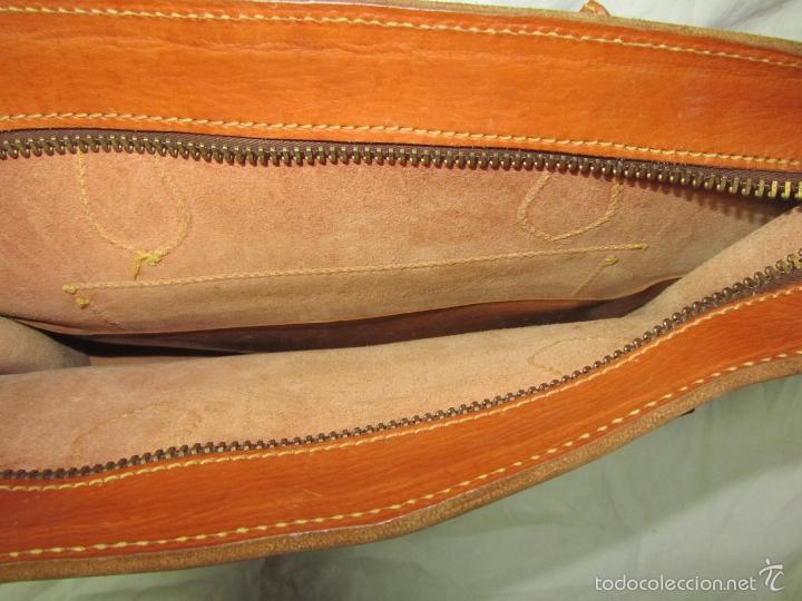 Segunda mano: Cartera de cuero con asas - Foto 14