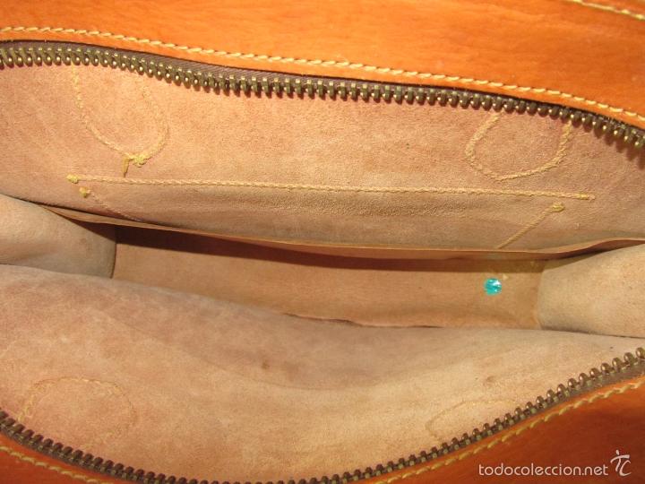 Segunda mano: Cartera de cuero con asas - Foto 15