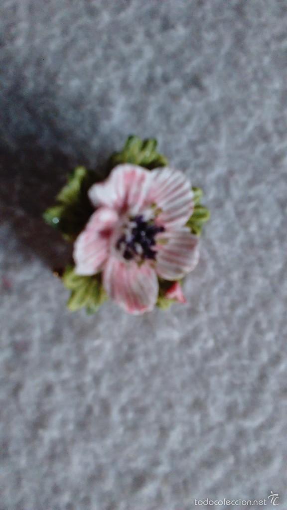 Segunda mano: Broche de cer&aacute;mica de flor - Foto 2