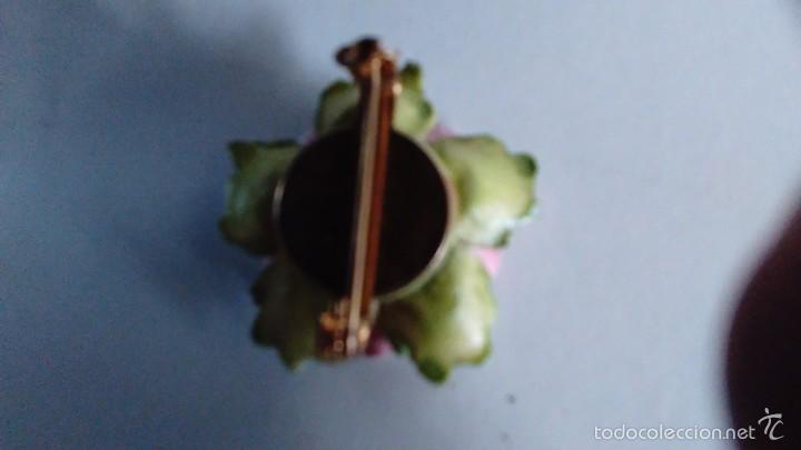 Segunda mano: Broche de cer&aacute;mica de flor - Foto 3