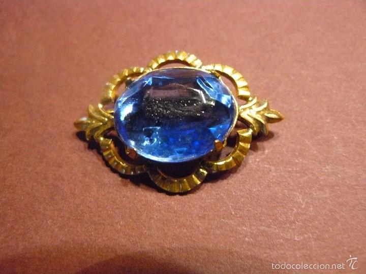 Segunda mano: BROCHE CON CRISTAL TALLADO AZUL - Foto 1