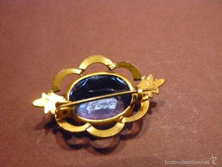 Segunda mano: BROCHE CON CRISTAL TALLADO AZUL - Foto 2