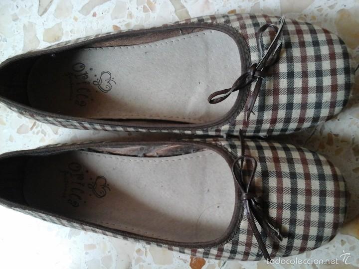 Segunda mano: Zapatos merceditas cuadros marr&oacute;n - Foto 1