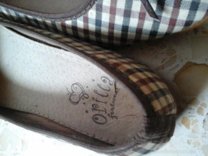 Segunda mano: Zapatos merceditas cuadros marr&oacute;n - Foto 2