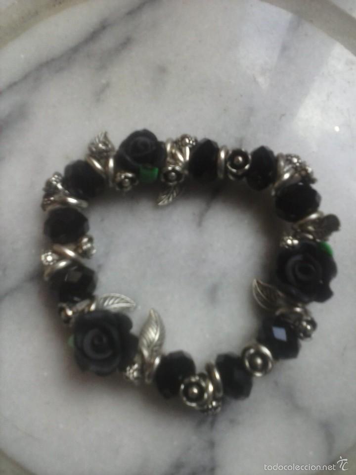 Segunda mano: PULSERA  3 ROSAS NEGRAS . - Foto 1