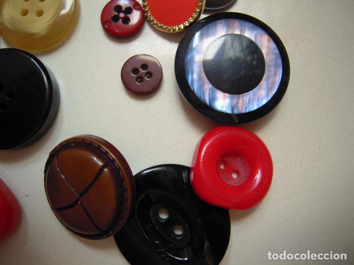 Segunda mano: Lote 36 botones variados - Foto 3