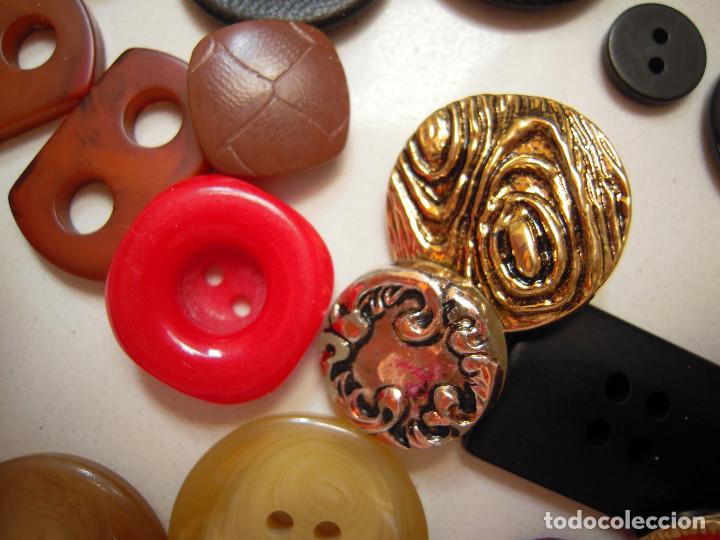 Segunda mano: Lote 36 botones variados - Foto 4