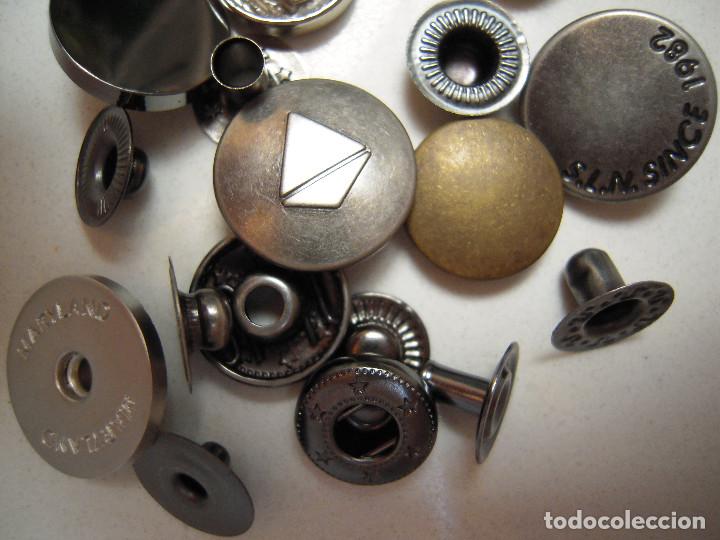 Segunda mano: Conjunto piezas botones met&aacute;licos - Foto 2