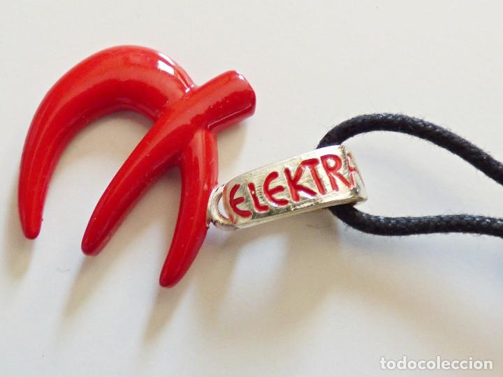 Zweite Hand: MARVEL. ELEKTRA. COLGANTE EN METAL ESMALTADO. DESCATALOGADO.