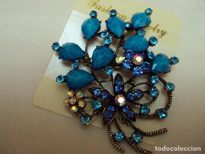 Segunda mano: Elegante broche de cristales combinados - Foto 1