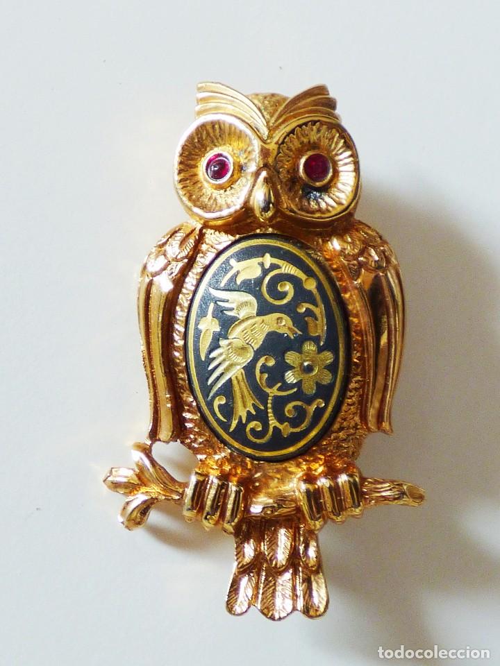Zweite Hand: B&Uacute;HO. BROCHE CON DAMASQUINADO EN ORO FINO 24K Y PEDRER&Iacute;A. A&Ntilde;OS 70