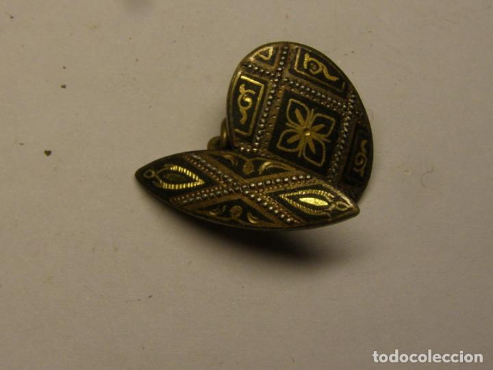 Segunda mano: Gemelo con damasquinado toledano. Acero y oro. - Foto 2