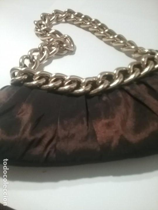 Segunda mano: Bolso de mano en raso tornasolado - Foto 1