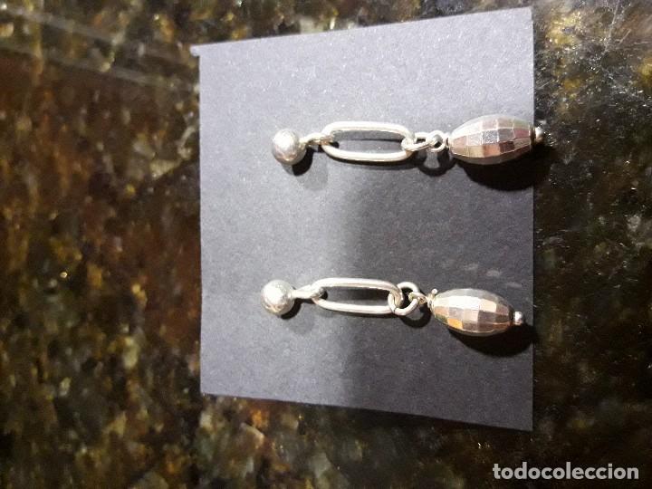 Segunda mano: PENDIENTES DE PLATA CON BORLA TALLADA - Foto 2
