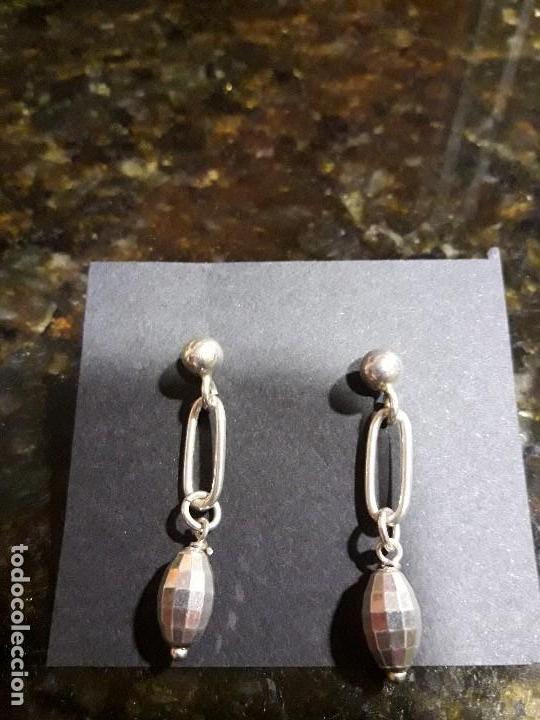 Segunda mano: PENDIENTES DE PLATA CON BORLA TALLADA - Foto 1