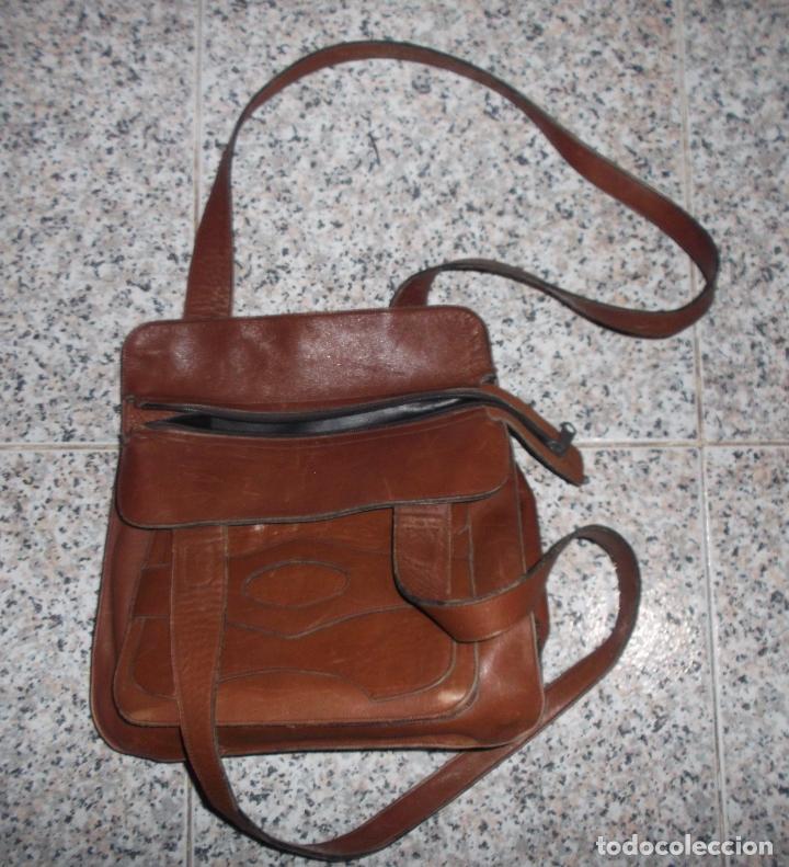 Segunda mano: BOLSO DE SE&Ntilde;ORA DE CUERO MARRON. - Foto 1