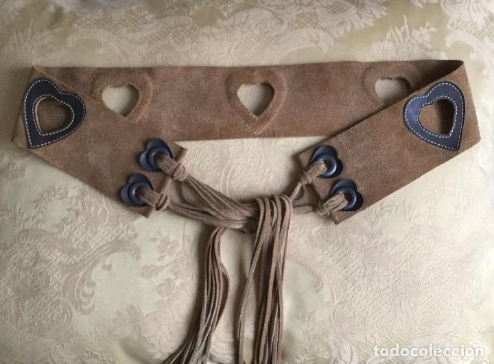 Segunda mano: CINTURON VINTAGE DE ANTE Y FLECOS - Foto 1