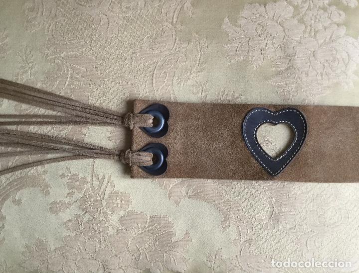 Segunda mano: CINTURON VINTAGE DE ANTE Y FLECOS - Foto 3