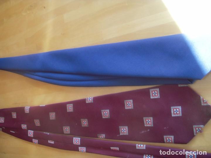 Segunda mano: corbata azul y una de regalo - Foto 1
