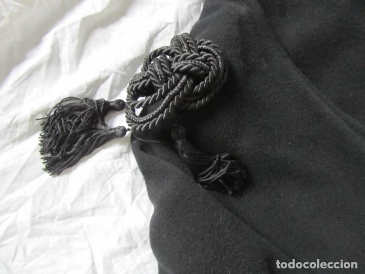 Segunda mano: Preciosa capa de pa&ntilde;o negro - Foto 3