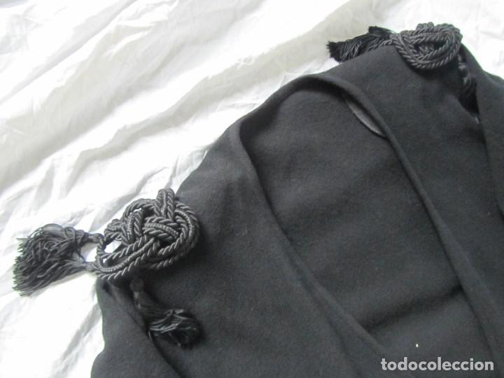 Segunda mano: Preciosa capa de pa&ntilde;o negro - Foto 5