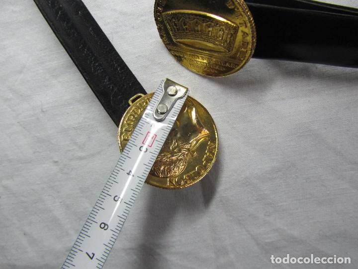 Segunda mano: Cintur&oacute;n de charol con cierre de monedas doradas Napole&oacute;n - Foto 9