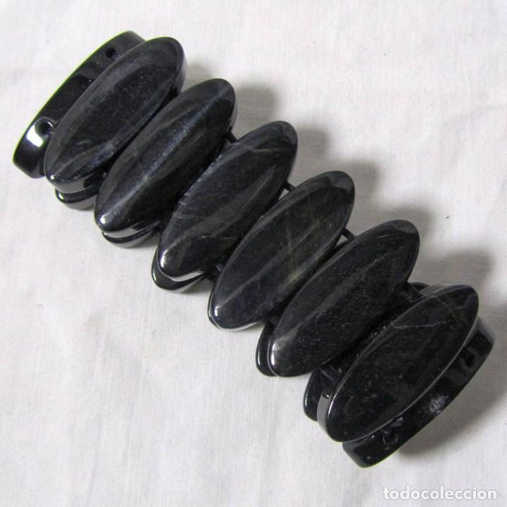 Segunda mano: Pulsera de cuarzo ojo de halc&oacute;n. Sistema de gomas - Foto 1