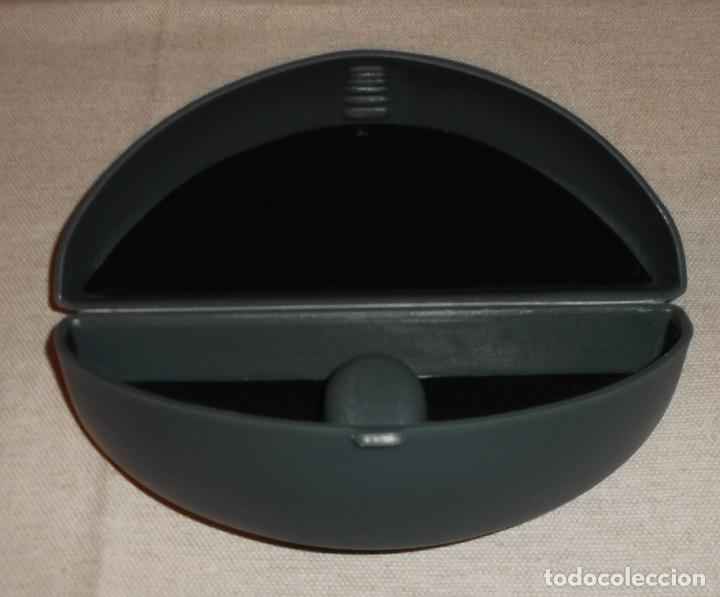Segunda mano: funda para gafas rigida color gris - Foto 2