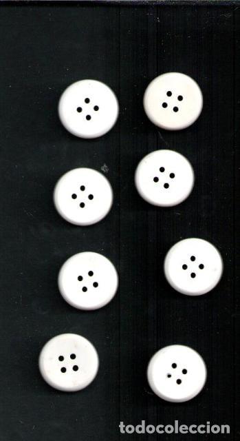 Segunda mano: Ocho botones pl&aacute;sticos - Foto 2