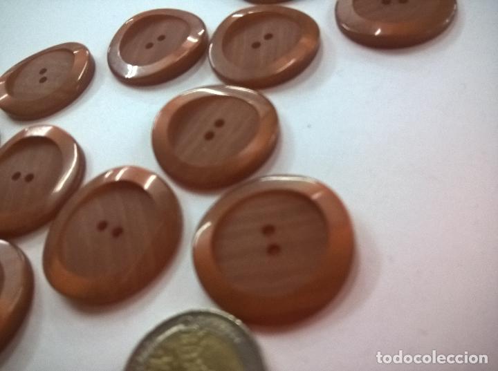 Segunda mano: 12 BOTONES -N - Foto 2