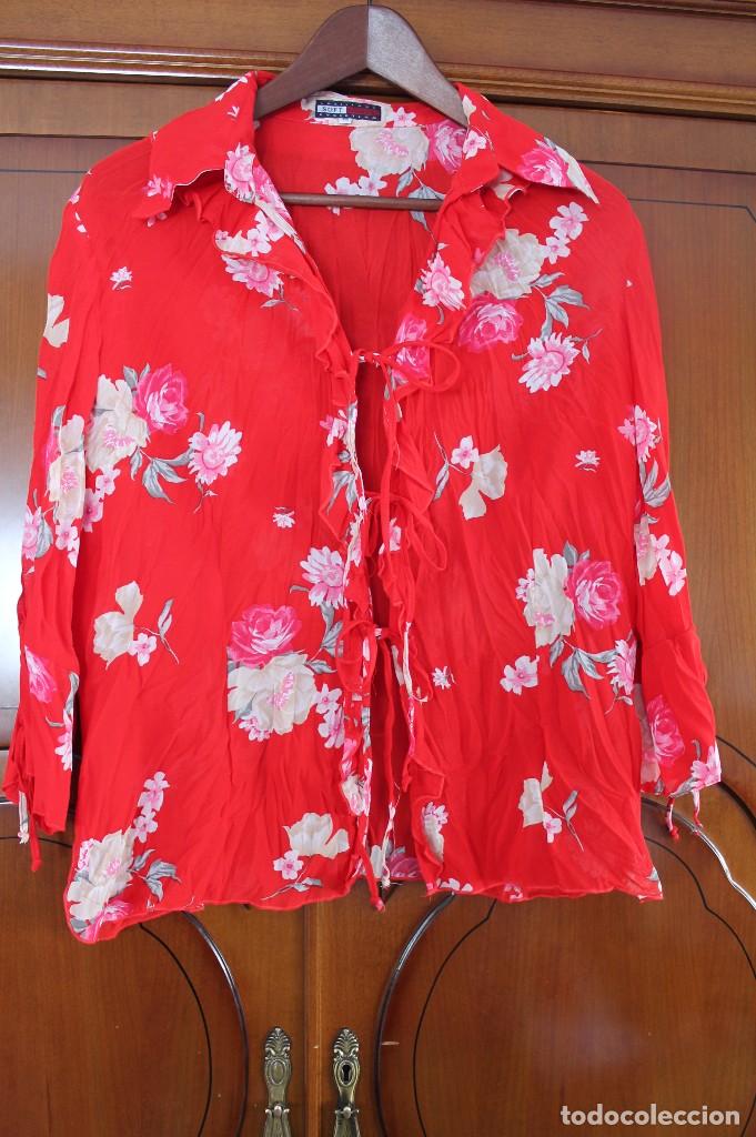 Segunda mano: CAMISA FLOREADA-VINTAGE - Foto 1