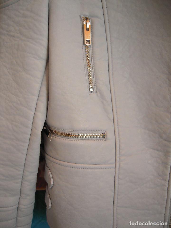 Segunda mano: Cazadora perfecto azul beb&eacute; talla M - Foto 4