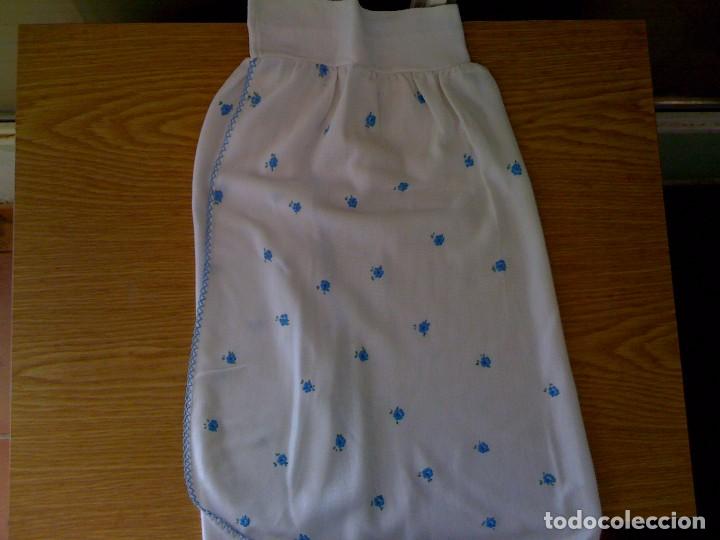 Segunda mano: FALD&Oacute;N BEB&Eacute; BLANCO &laquo;FLORES BORDADAS&raquo; - Foto 1